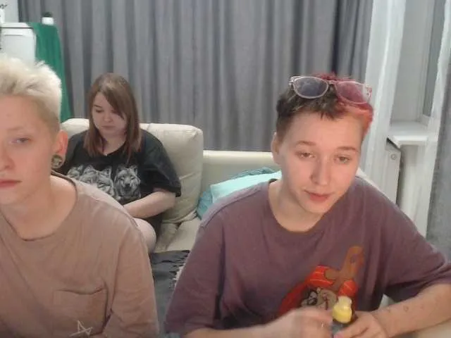 Live sex webcam photo for BugaGirls #268945676