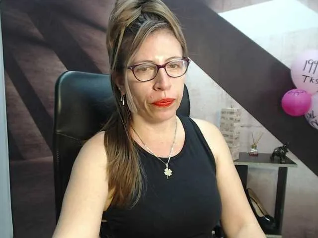 Live sex webcam photo for maturehot-1 #268961577