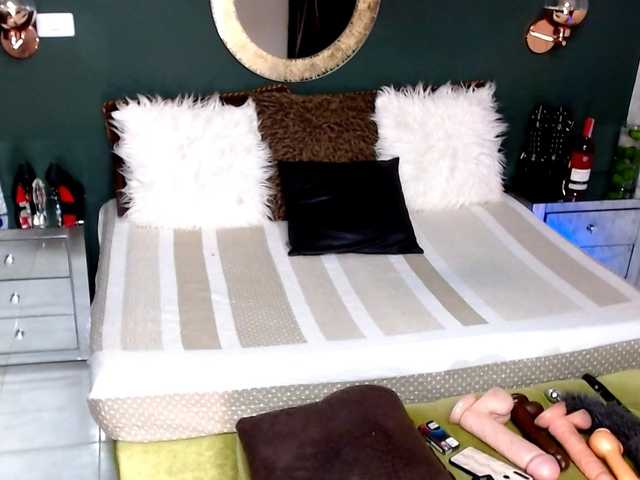 Live sex webcam photo for MadikeyHappy #268961611