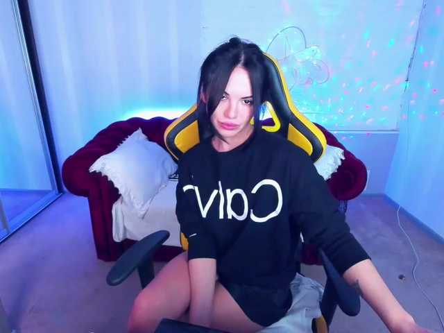 Live sex webcam photo for RayLenee #268955381