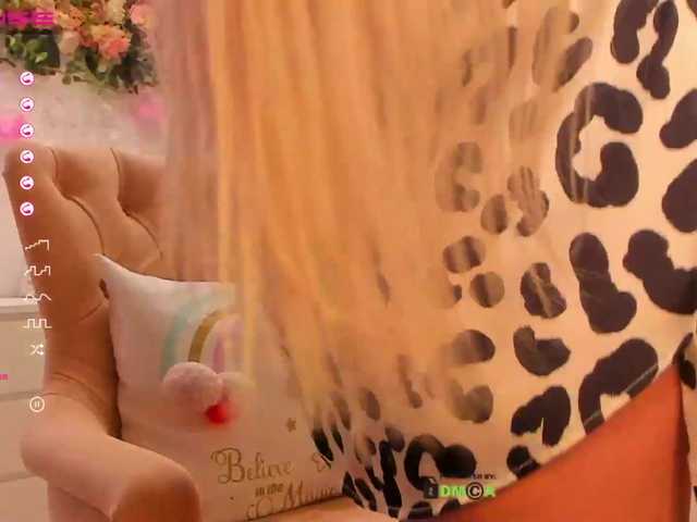 Live sex webcam photo for MiaTonyy #268955409