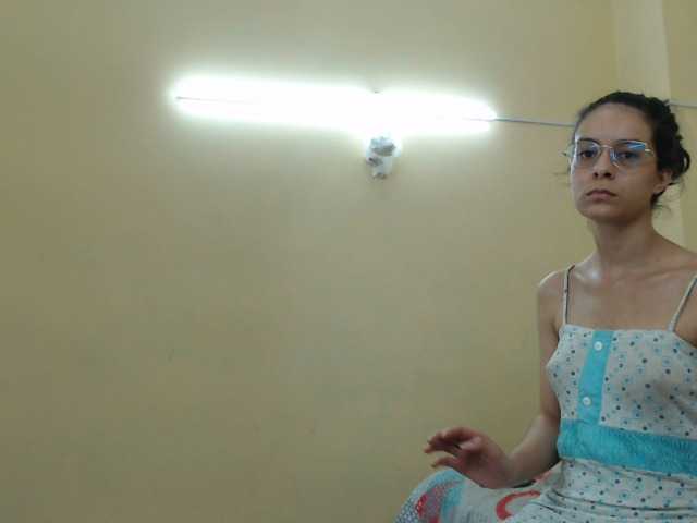 Live sex webcam photo for Maddyebela24 #268947213