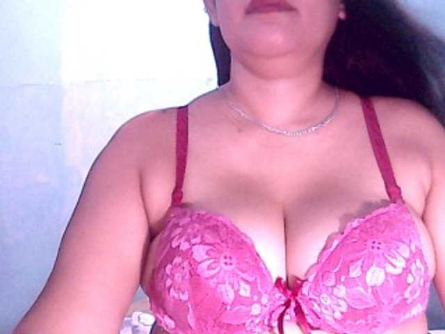 Live sex webcam photo for wildmom4u #268946735