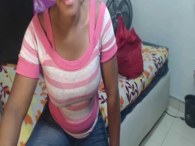 Live sex webcam photo for EMYYLI #268962341