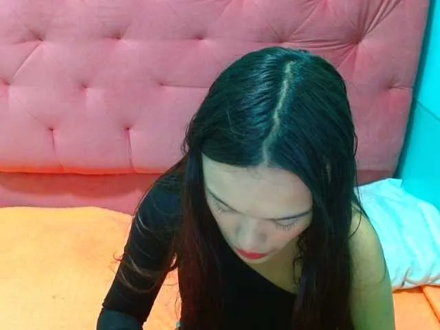 Live sex webcam photo for emmyythx #268956530