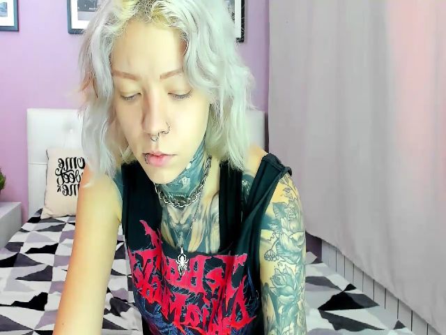 Live sex webcam photo for LiluKayden #268952420