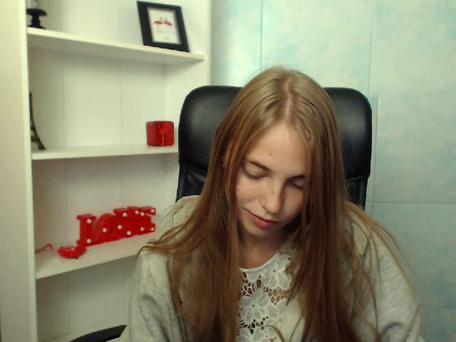 Live sex webcam photo for SshyTeen #268953501