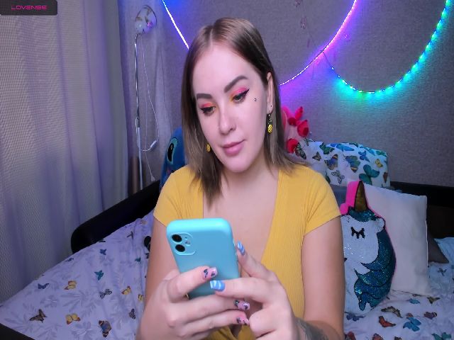 Live sex webcam photo for AiryHiss #268953010