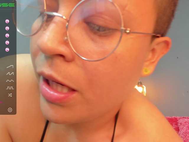 Live sex webcam photo for Sam-coner #268946681