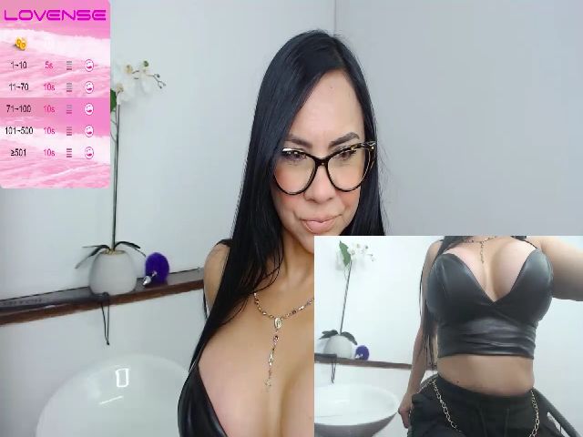 Live sex webcam photo for Moniquexxx #268964440
