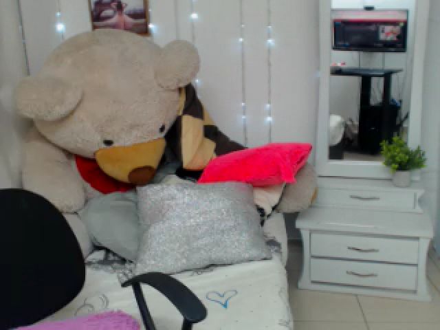 Live sex webcam photo for Soffy_phil #268958975