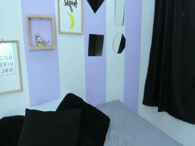 Live sex webcam photo for Teresasroom #268947260