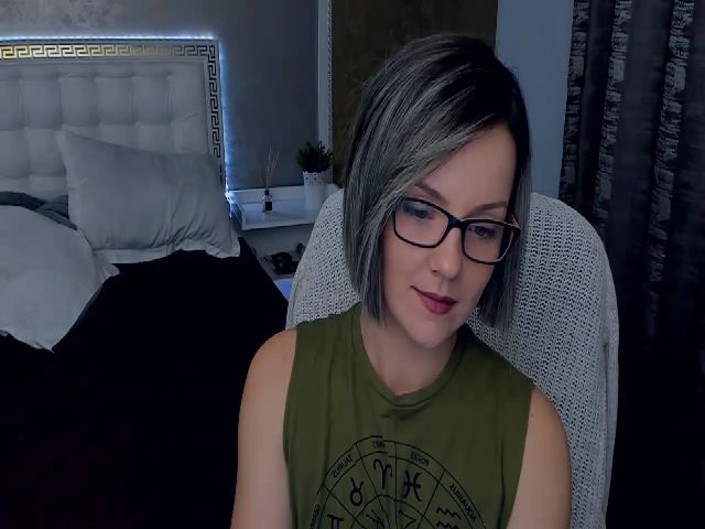 Live sex webcam photo for TiffanyRioxxx #268965042