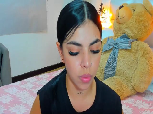 Live sex webcam photo for Miss_kim18 #268966297