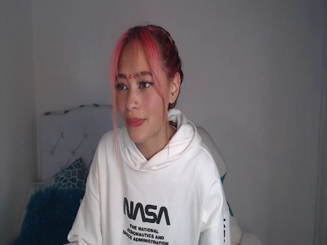 Live sex webcam photo for Charlotteh0 #268964287