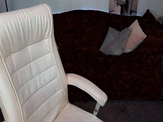 Live sex webcam photo for MissTianaa #268950701