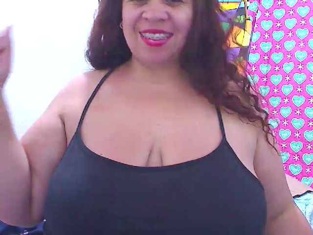 Live sex webcam photo for LatinaBigAss4 #268963914
