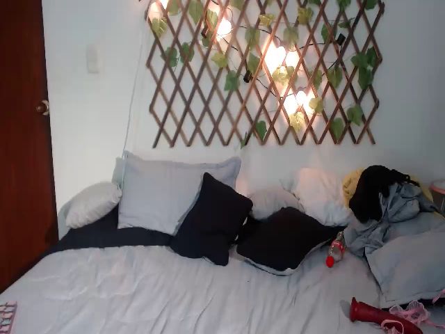 Live sex webcam photo for Adictionhorny #268955124