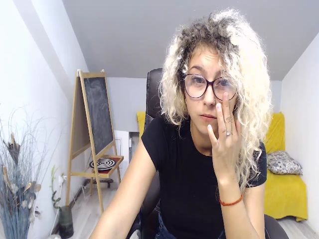 Live sex webcam photo for CurlyBella #268950519