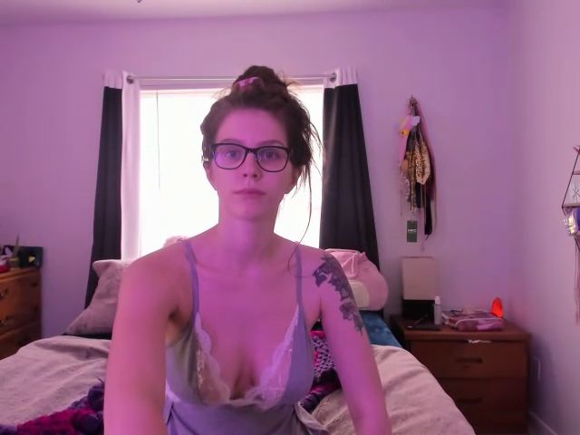 Live sex webcam photo for Meganholly00 #268963624