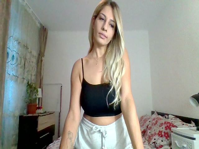 Live sex webcam photo for Erika_Sweet #268950514
