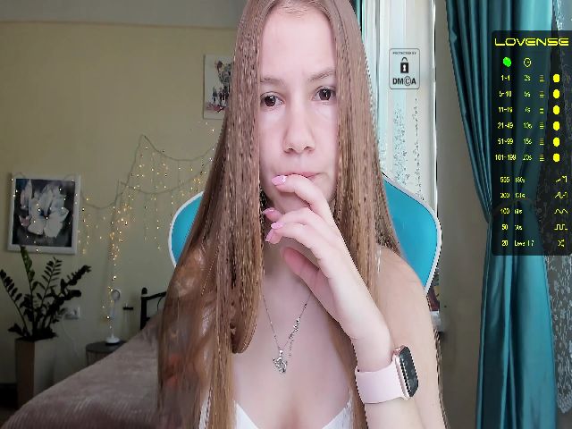 Live sex webcam photo for Elysi_ #268953703