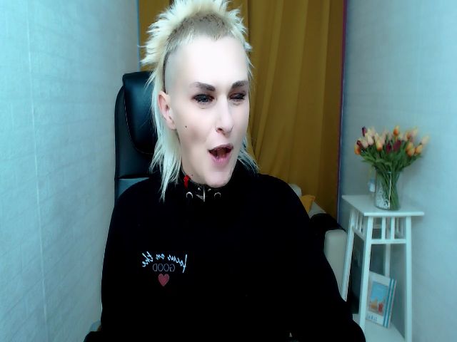 Live sex webcam photo for XJG99 #268957997