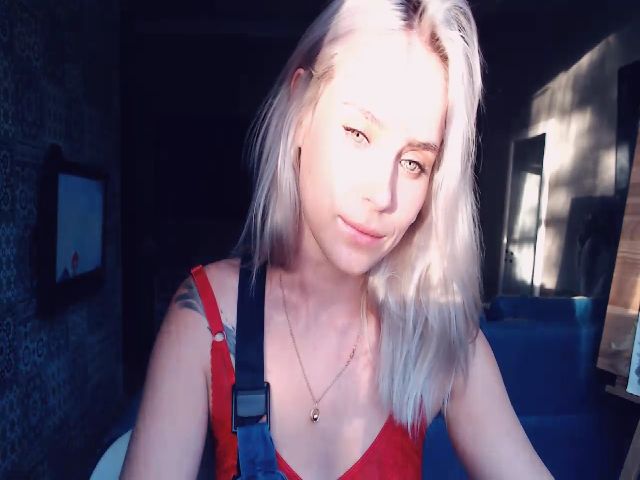 Live sex webcam photo for EMMA_U2 #268958991