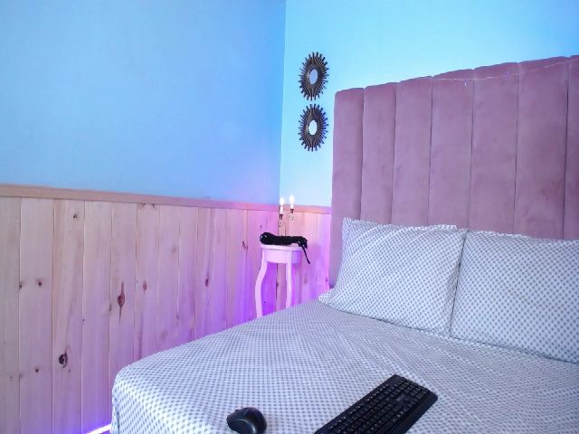 Live sex webcam photo for HardorDie #268956722