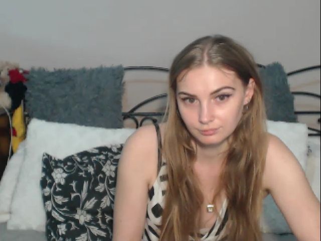 Live sex webcam photo for LarissaSexy25 #268959404