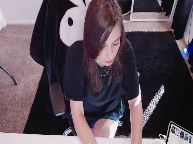 Live sex webcam photo for moonlitfox #268964971