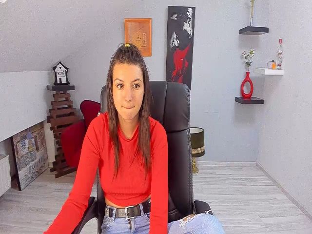 Live sex webcam photo for LizzieBrie #268949216