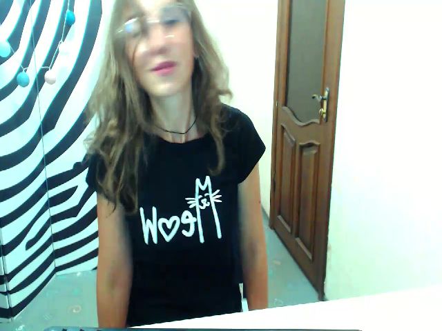 Live sex webcam photo for HeartGirl #268959305