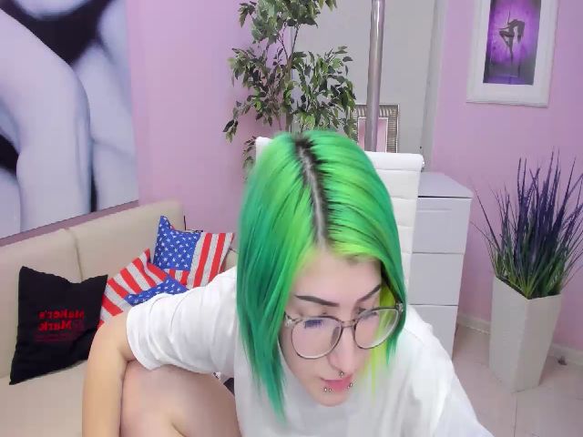 Live sex webcam photo for EllieSmile #268964604