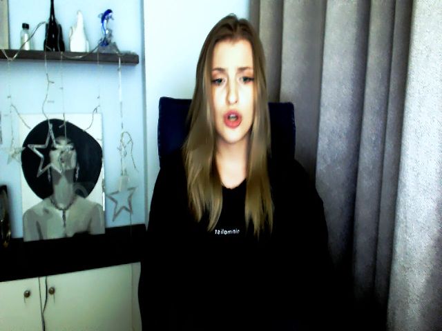 Live sex webcam photo for Sofia__White #268947492