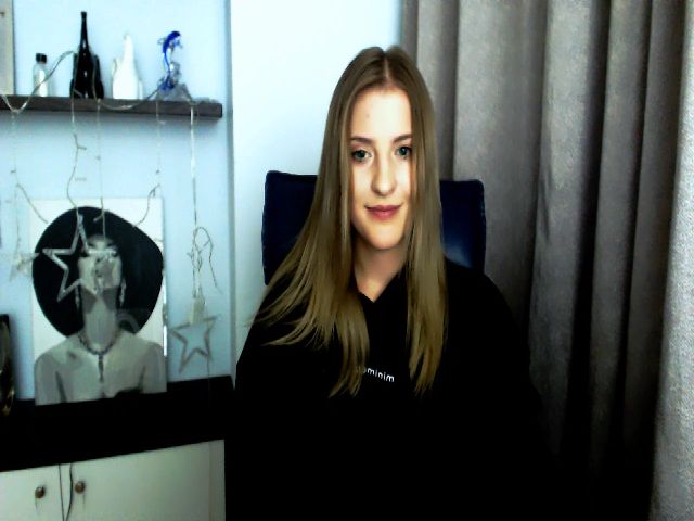 Live sex webcam photo for Sofia__White #268947907