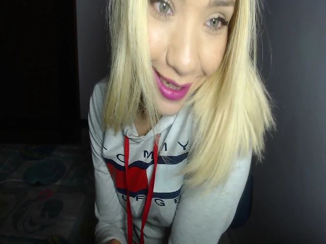 Live sex webcam photo for KellyUnicorn #268952729