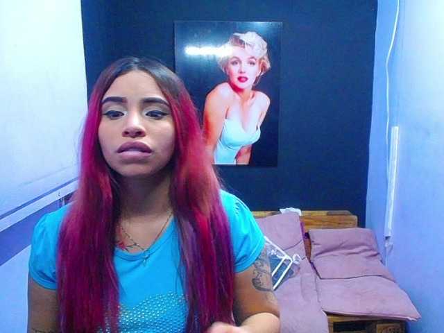 Live sex webcam photo for xxxbitcheshot #268951209