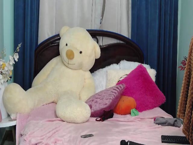 Live sex webcam photo for XRoxxxy #268952200