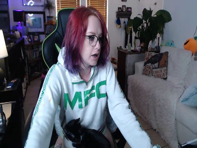 Live sex webcam photo for KinzySuicide #268958792