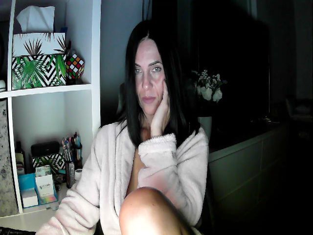 Live sex webcam photo for Beatrice_18 #268947876