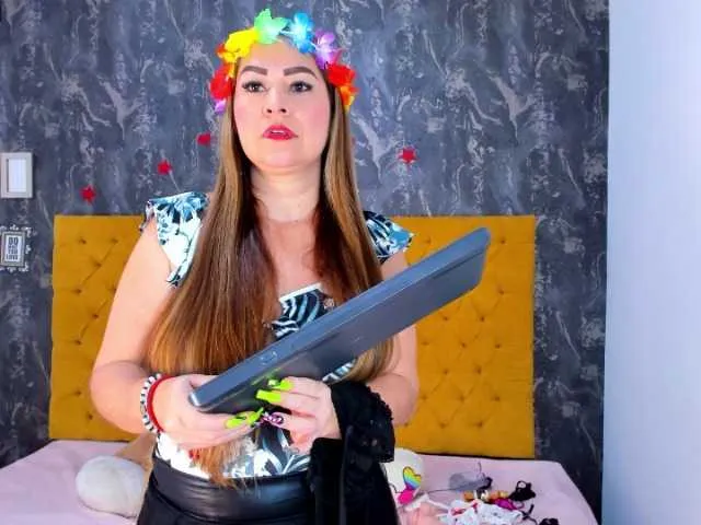 Live sex webcam photo for ArianaDiosa #268961910