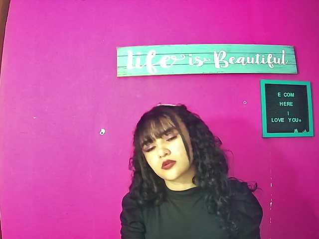 Live sex webcam photo for lily-jones #268947157