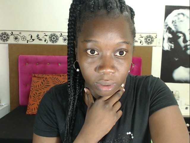 Live sex webcam photo for ariannabrunet #268956105