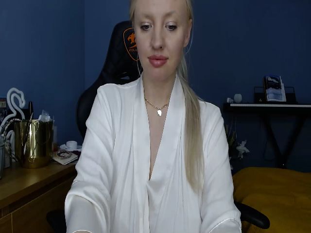 Live sex webcam photo for LadySigal #268958221