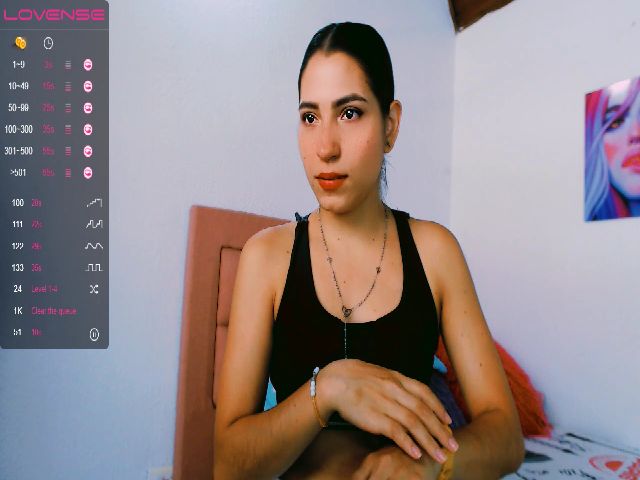 Live sex webcam photo for Emma_18x #268963772
