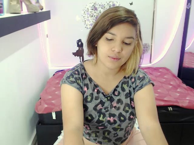Live sex webcam photo for Alice_cruz_ #268956920
