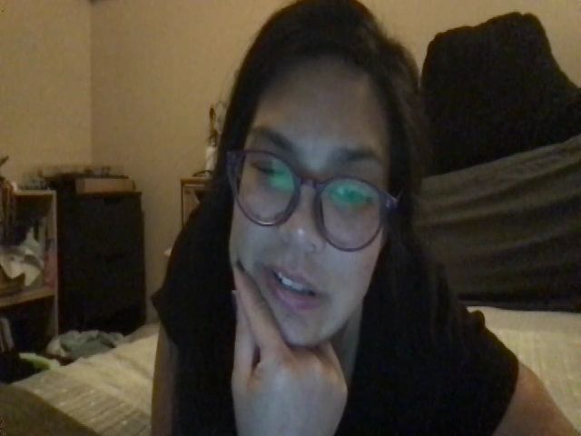 Live sex webcam photo for Gennygirl420 #268950495