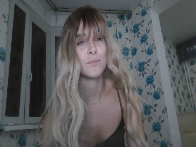 Live sex webcam photo for LisaSoBlondy #268965309