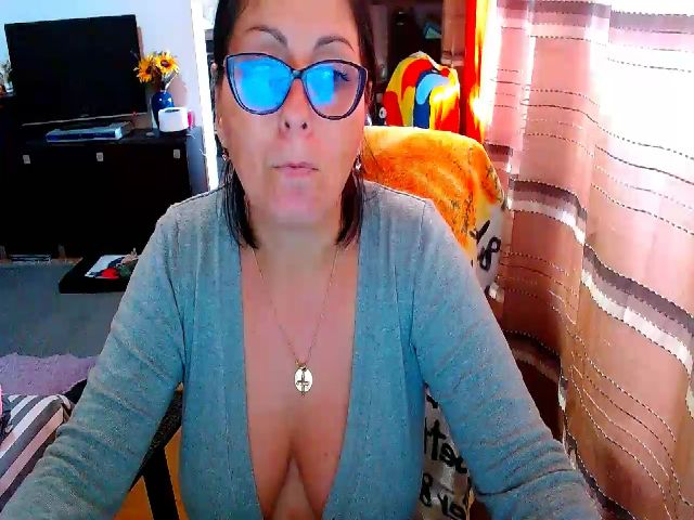 Live sex webcam photo for Ella_Sunshine #287890703